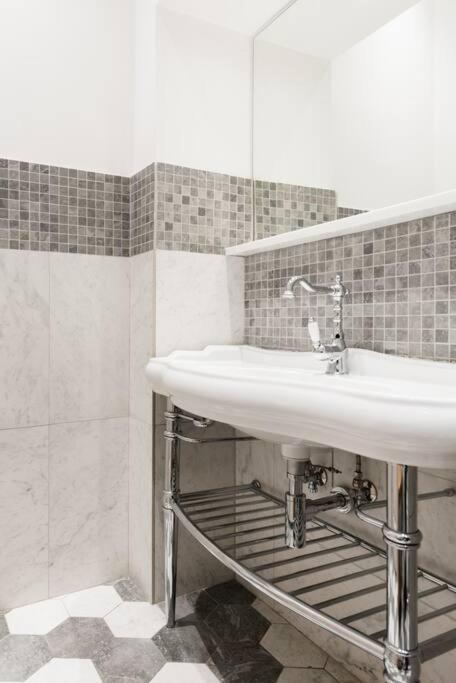 Modern Comfort, Poetic Charm Roma Exterior foto